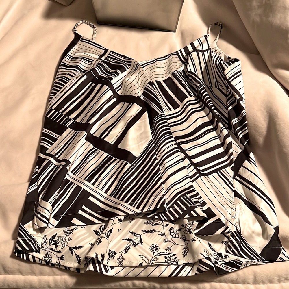 Super cute reversible tank WHBM